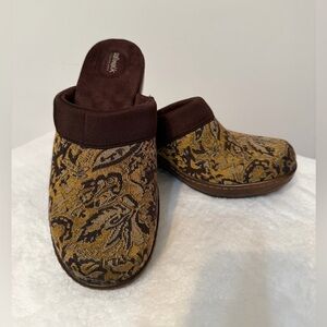 SoftWalk Size 9 Brown and Gold Patterned Mules